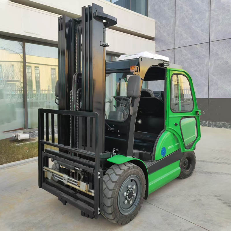 Electric Forklift with Enclosed Cabin